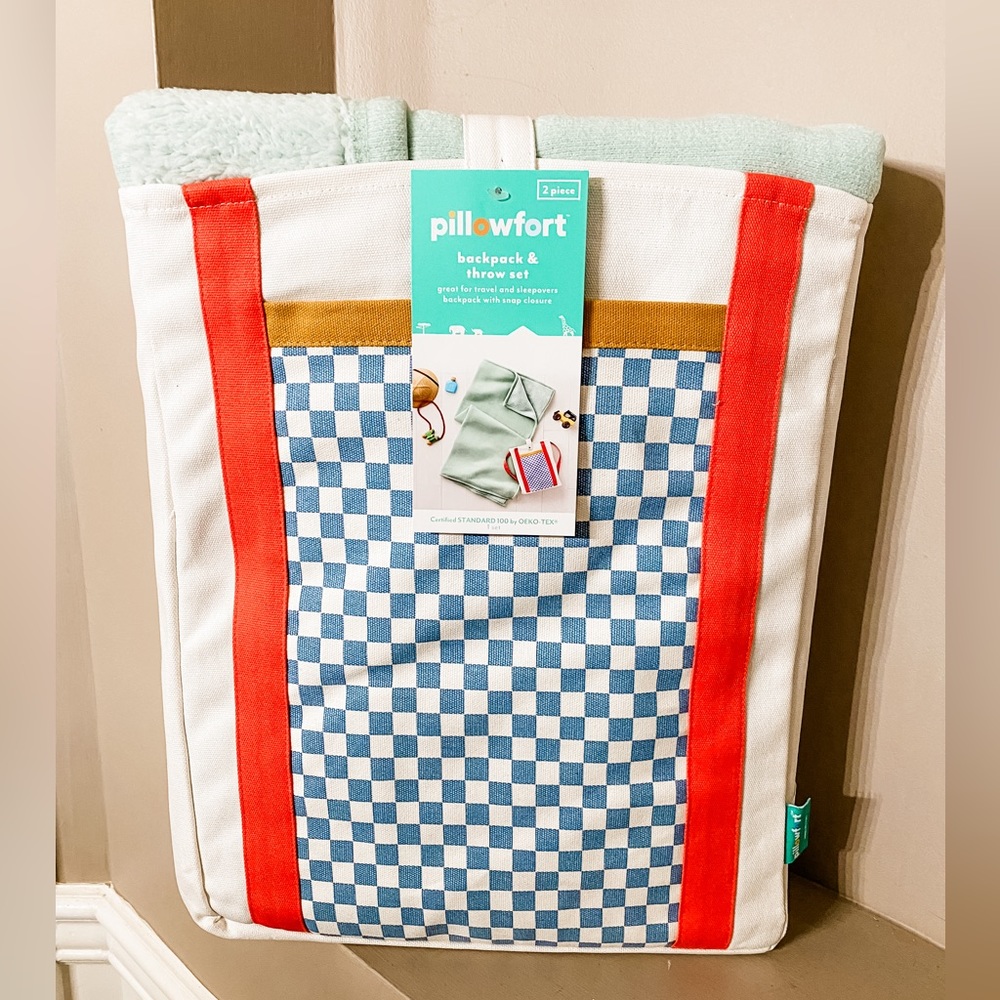PillowFort - BRAND NEW - Backpack tote with Super Soft Throw Blanket Set